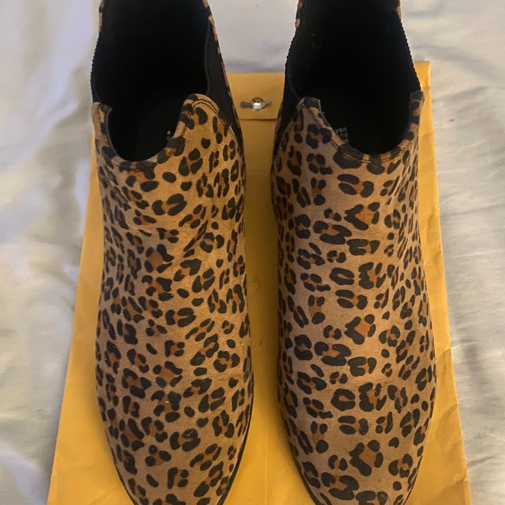 Primary leopard print ankle boots sz9